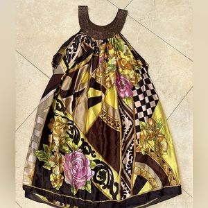 Women’s sleeveless flowy dress